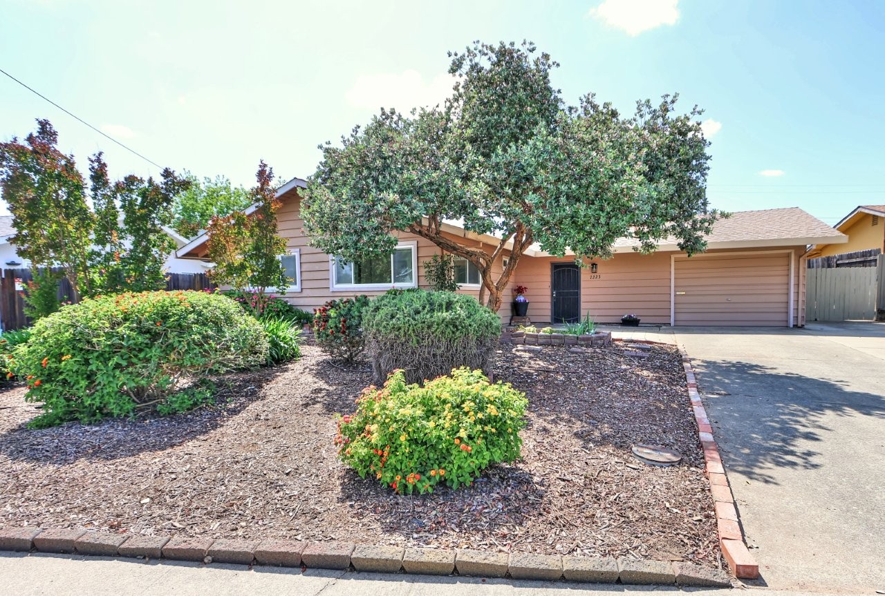 Additional front landscaping view